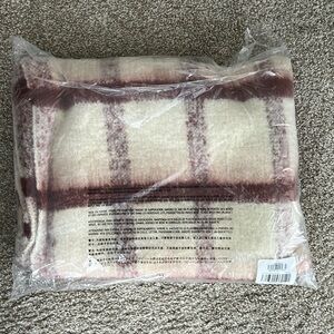 BRAND NEW NEVER USED Banana Republic Factory Chunky Scarf